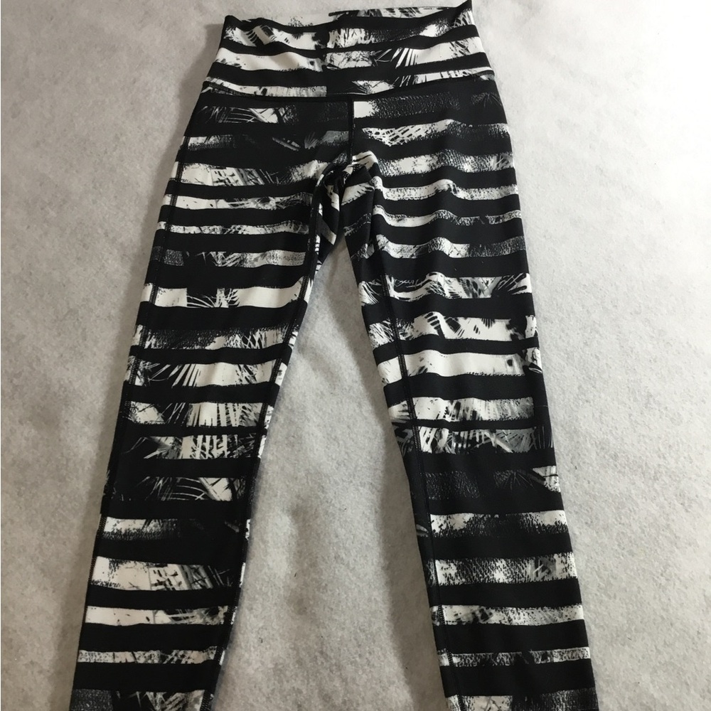 lululemon athletica Black & White Striped Leggings SZ M